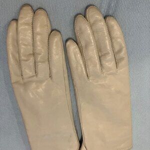 Vintage Fownes women’s off-white/ivory genuine, leather gloves, size 6.5